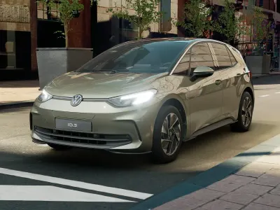 Nuova VW ID.3 Pure 125 kW (170 CV) 2026 Dark olivine green metallizzato nero Utilitaria