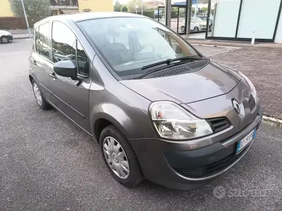 Usata Renault Modus Dynamique 101 CV (74 kW) 2010 Grigio Monovolume