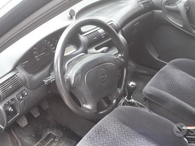 Usata Opel Astra 90 CV (66 kW) 1997 Verde Station wagon