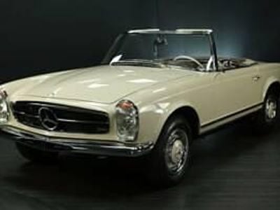 Usata Mercedes 230 150 CV (110 kW) 1967 Beige Cabrio