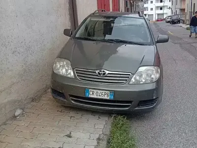 Usata Toyota Corolla 97 CV (71 kW) 2004 Grigio Utilitaria