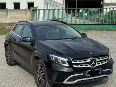 Usata Mercedes GLA200 Premium 136 CV (100 kW) 2019 Nero SUV