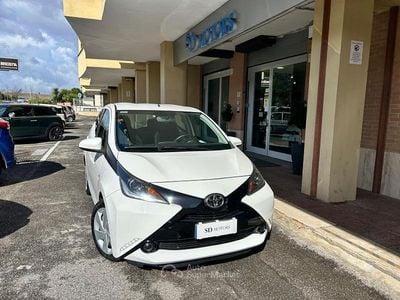 Usata Toyota Aygo X-play 69 CV (50 kW) 2017 Bianco Utilitaria