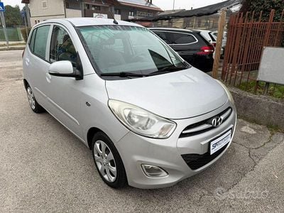 Usata Hyundai i10 Comfort 87 CV (63 kW) 2015 Grigio Utilitaria