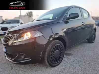 Usata Lancia Ypsilon Silver 69 CV (50 kW) 2022 Nero Utilitaria