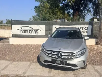 Usata Mercedes GLA200 Business 136 CV (100 kW) 2017 Grigio SUV