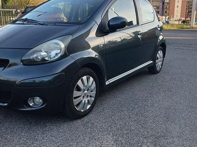 Usata Toyota Aygo 68 CV (50 kW) 2010 Gray Utilitaria