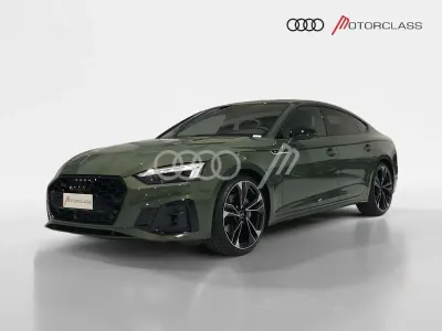 Nuova Audi A5 Sportback S-Line 204 CV (150 kW) 2025 Verde distretto metallizzato Utilitaria