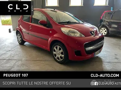 Usata Peugeot 107 68 CV (50 kW) 2012 Rosso Utilitaria