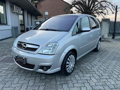 Usado Opel Meriva Enjoy 105 CV (77 kW) 2007 Gris Monovolumen
