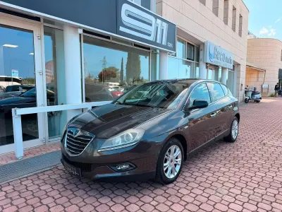 Usata Lancia Delta 120 CV (88 kW) 2012 Grigio Utilitaria