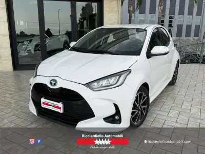 Usata Toyota Yaris Hybrid Trend 92 CV (67 kW) 2020 Bianco Berlina