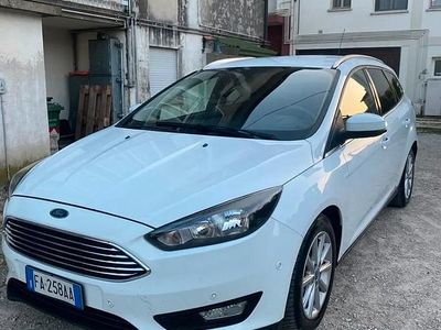 Usata Ford Focus 120 CV (88 kW) 2015 Bianco Station wagon