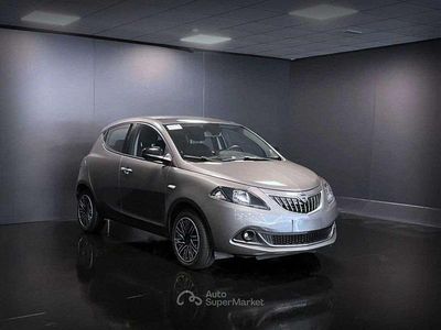 Usata Lancia Ypsilon Gold 69 CV (50 kW) 2022 Grigio scuro Utilitaria