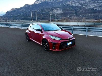 Usata Toyota Yaris 261 CV (191 kW) 2021 Rosso Utilitaria