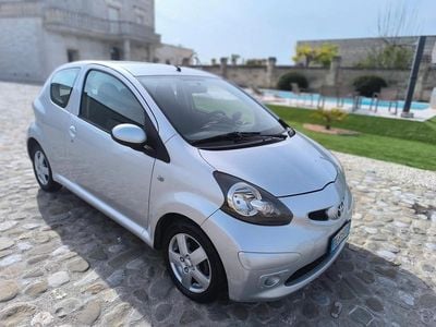 Usata Toyota Aygo 54 CV (39 kW) 2007 Argento Utilitaria