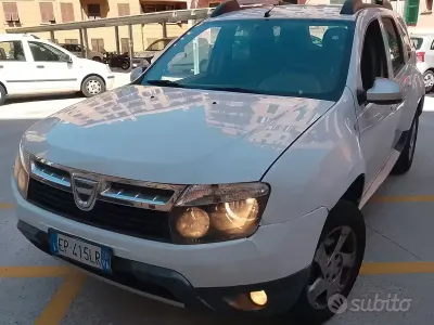 Usado Dacia Duster Lauréate 110 CV (80 kW) 2012 Blanco SUV