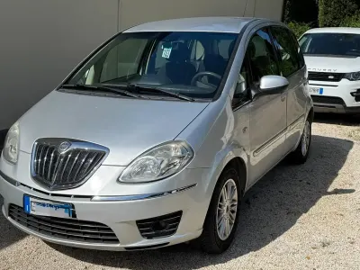Gebraucht Lancia Musa 77 PS (56 kW) 2010 Grau Van / Kleinbus