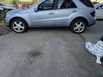 Begagnad Mercedes ML320 224 HK (164 kW) 2007 Blå SUV