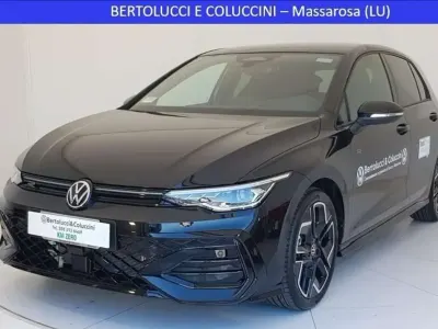 Usata VW Golf VIII R-line Plus 150 CV (110 kW) 2026 Nero Berlina