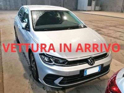 Usata VW Polo Life 90 CV (66 kW) 2024 Reflex silver metallizzato Utilitaria