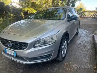Usata Volvo V60 CC 190 CV (139 kW) 2016 Grigio Station wagon