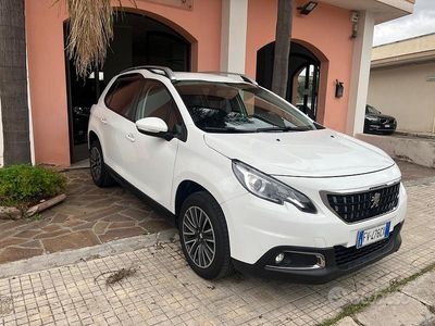 Usata Peugeot 2008 Active 101 CV (74 kW) 2019 Bianco SUV