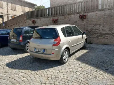 Usata Renault Scénic Dynamique 106 CV (77 kW) 2007 Monovolume