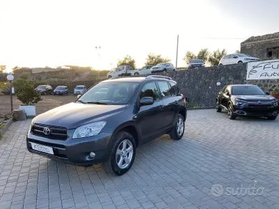 Usata Toyota RAV4 Luxury 136 CV (100 kW) 2008 Grigio SUV