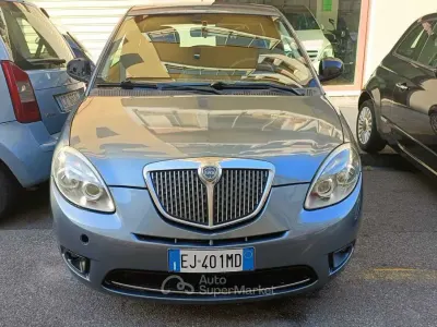 Usata Lancia Ypsilon 75 CV (55 kW) 2011 Gray Utilitaria