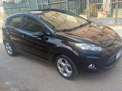 Usata Ford Fiesta Titanium 70 CV (51 kW) 2012 Nero Berlina