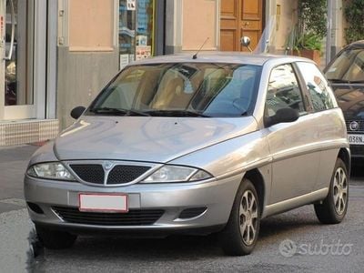 Begagnad Lancia Ypsilon 54 HK (39 kW) 2001 Grå Halvkombi