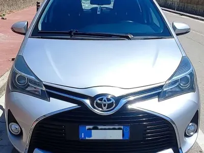 Usata Toyota Yaris Sol 90 CV (66 kW) 2011 Utilitaria