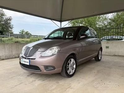 Usata Lancia Ypsilon 69 CV (50 kW) 2011 Viola Utilitaria