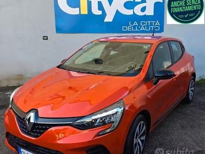 Usata Renault Clio V Equilibre 66 CV (48 kW) 2023 Arancione Berlina