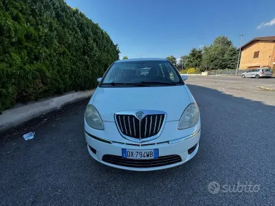 Usata Lancia Musa 77 CV (56 kW) 2009 Bianco Monovolume