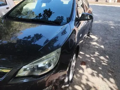 Usata Opel Astra 116 CV (85 kW) 2010 Grigio Berlina