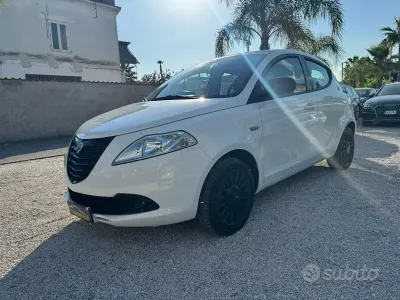 Usata Lancia Ypsilon 69 CV (50 kW) 2015 Bianco Utilitaria
