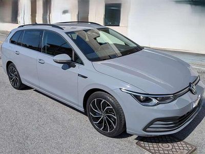 Usata VW Golf VIII Life 131 CV (96 kW) 2021 Grigio Station wagon