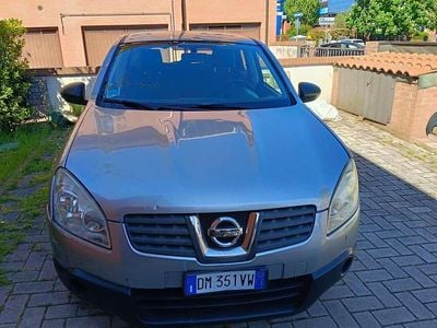 Usado Nissan Qashqai Acenta 117 HP (86 kW) 2008 Prateado SUV