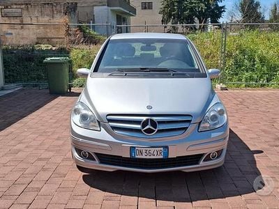 Käytetty Mercedes B200 140 HP (102 kW) 2008 Tila-auto