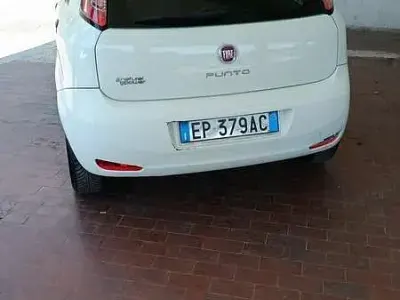 Usata Fiat Grande Punto 77 CV (56 kW) 2012 Bianco Utilitaria