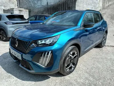 Usata Peugeot 2008 Allure 101 CV (74 kW) 2025 Blu SUV
