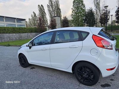 Usata Ford Fiesta 60 CV (44 kW) 2014 Bianco Utilitaria