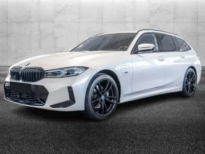 Usata BMW 330e M Sport 292 CV (214 kW) 2023 Bianco Station wagon