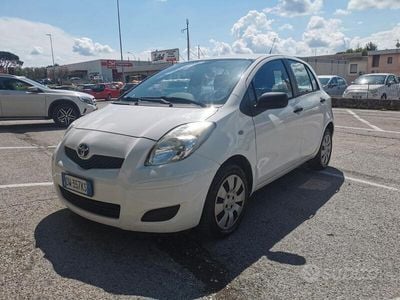 Usata Toyota Yaris 69 CV (50 kW) 2009 Bianco Utilitaria
