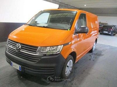 Usata VW Multivan 110 CV (80 kW) 2021 Arancione Furgone