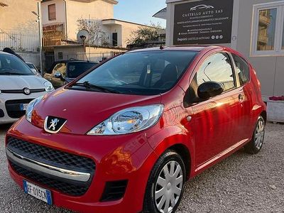 Usata Peugeot 107 Access 68 CV (50 kW) 2010 Rosso Utilitaria