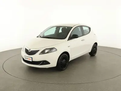 Usata Lancia Ypsilon Silver 70 CV (51 kW) 2021 Bianco Utilitaria