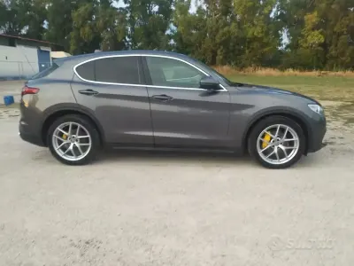 Usata Alfa Romeo Stelvio 200 CV (147 kW) 2019 Marrone SUV